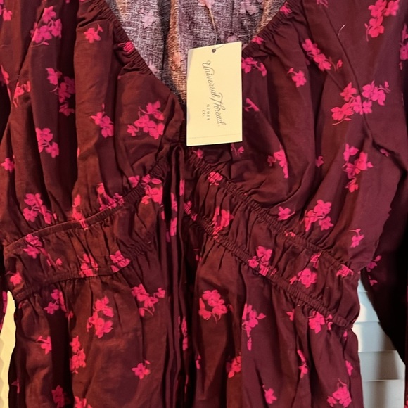 UNIVERSAL THREAD FLORAL TOP. NWT - Picture 2 of 6